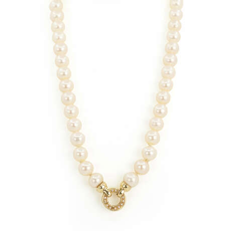 Pearl necklace with diamond clasp - photo 1