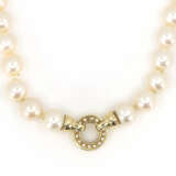 Pearl necklace with diamond clasp - photo 2