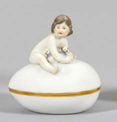 Seltene Jugendstil-Dose mit Kinderfigur