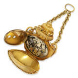Anhängeuhr/Formuhr/Petschaft: museale und vermutlich einzigartige goldene Petschaft "Urne"/"Vase" mit versteckter Uhr, 2 versteckten Giftfächern und Siegelstein, vermutlich Genf um 1800 - photo 2