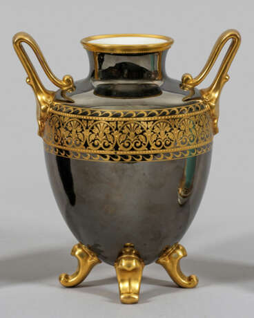 Prächtige Henkelvase mit Lüsterfond und Reliefgold - photo 1