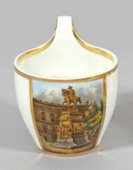 Große Biedermeier-Ziertasse mit "Reiterdenkmal Friedrich II.