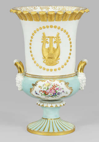 Prächtige Meissen Kratervase mit der Reliefdekordarstellung - photo 2