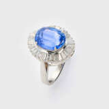 Entourage-Ring mit Ceylon Blue-Saphir und Diamanten - Foto 1