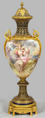 Große Napoleon III-Vase im Sèvres-Stil