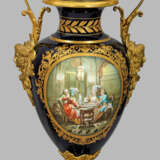 Repräsentative Napoleon III-Vase im Sèvres-Stil - фото 1