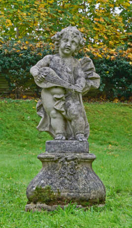 Putto mit Laute als Garten- oder Parkskulptur - photo 1