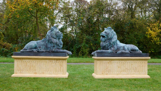 Paar monumentale Löwen als Parkskulpturen - photo 1