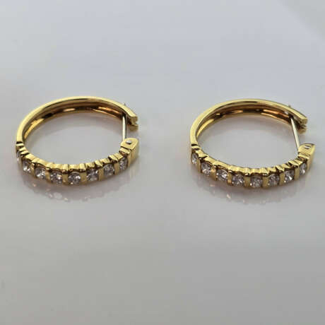 Ein Paar 18K-Goldcreolen mit Diamanten -- Gelbgold - photo 1