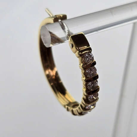 Ein Paar 18K-Goldcreolen mit Diamanten -- Gelbgold - photo 4