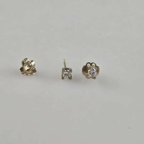 Ein Paar Diamant-Ohrstecker - Gold 750/000, 2 Labo - photo 4