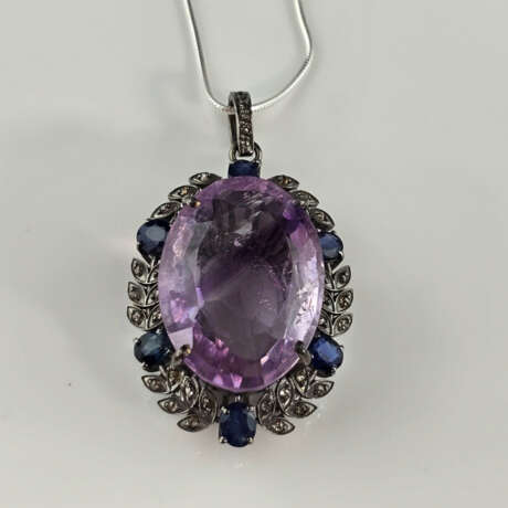 Amethystanhänger mit Saphiren und Diamanten an Ket - photo 1