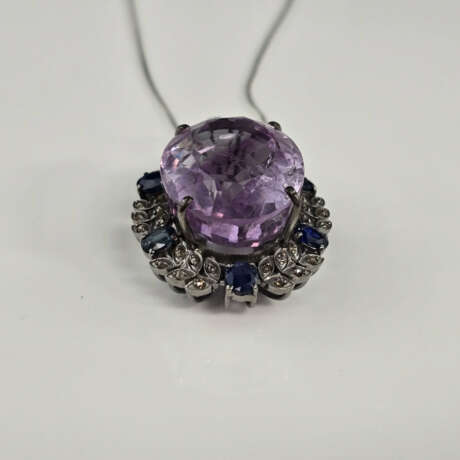 Amethystanhänger mit Saphiren und Diamanten an Ket - photo 2