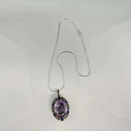 Amethystanhänger mit Saphiren und Diamanten an Ket - photo 4