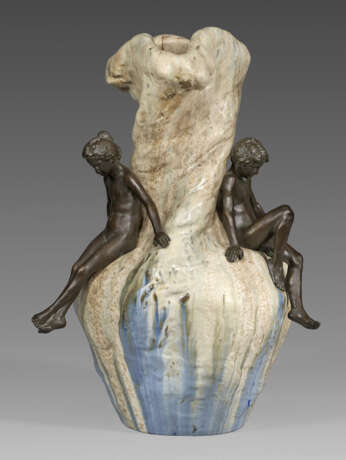 Bedeutende skulpturale Jugendstil-Vase mit Kinderfiguren - фото 1