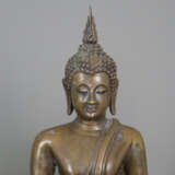 Zwei stehende Buddhas - Thailand 20.Jh., Bronze, b - photo 5