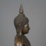 Zwei stehende Buddhas - Thailand 20.Jh., Bronze, b - photo 8