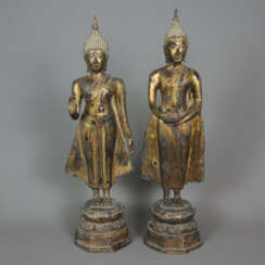 Zwei stehende Buddhas - Thailand 20.Jh., Bronze, G