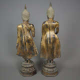 Zwei stehende Buddhas - Thailand 20.Jh., Bronze, G - photo 3