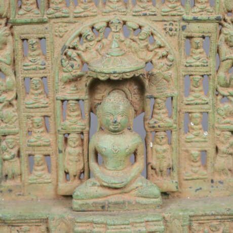 Kleiner Jain-Altar - Indien, Kupferbronze grün pat - photo 2