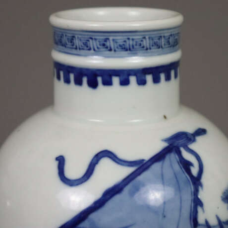 Blau-weiße Vase - China, nach 1900, Porzellan, ovo - photo 2