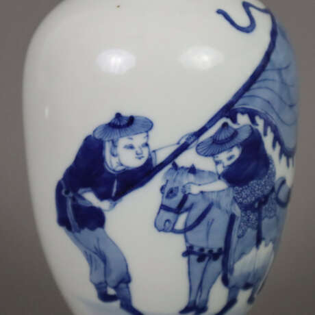 Blau-weiße Vase - China, nach 1900, Porzellan, ovo - photo 4