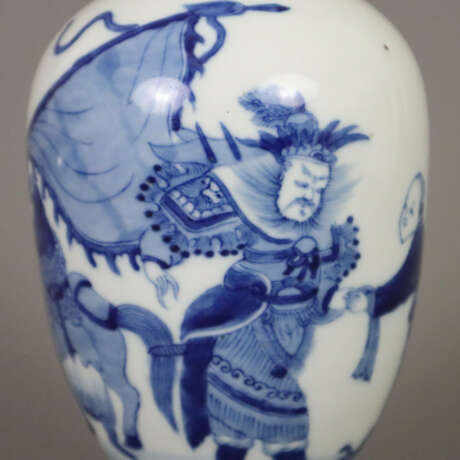 Blau-weiße Vase - China, nach 1900, Porzellan, ovo - photo 5