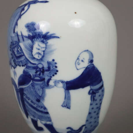 Blau-weiße Vase - China, nach 1900, Porzellan, ovo - photo 6