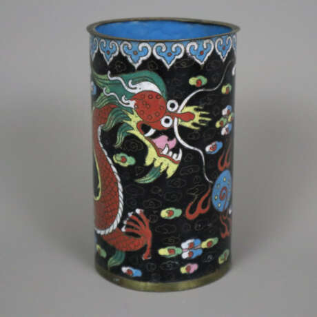 Cloisonné-Konvolut - China, 5-tlg: 1 Vase & 1 Scha - фото 2