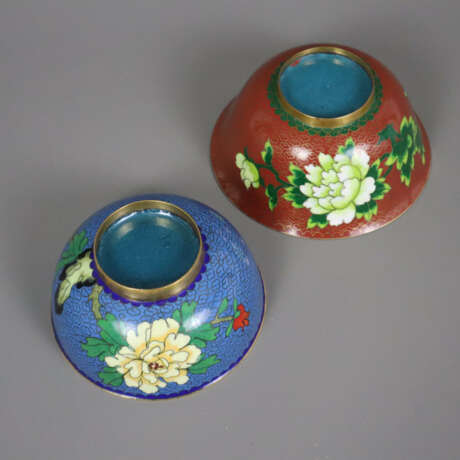 Cloisonné-Konvolut - China, 5-tlg: 1 Vase & 1 Scha - фото 7