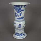 Blau-weiße Gu-förmige Vase - China, ausgehende Qin - photo 1