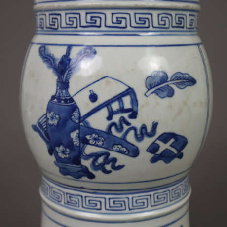 Blau-weiße Gu-förmige Vase - China, ausgehende Qin - photo 8