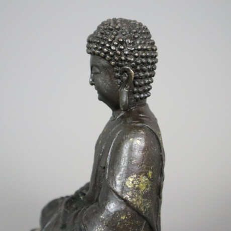 Figur des Buddha Amitabha - China, Metallguss dunk - фото 5