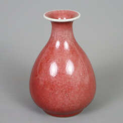 Vase- China, nach 1900, vom Typ „yuhuchun ping“: b