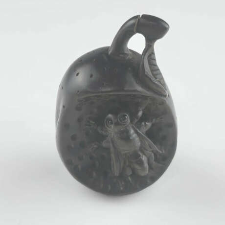 Katabori-Netsuke "Wespe auf Frucht" - Japan, 1.Häl - photo 1