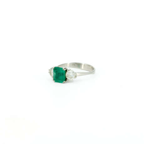 EMERALD-DIAMOND-RING - photo 1