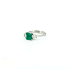 EMERALD-DIAMOND-RING