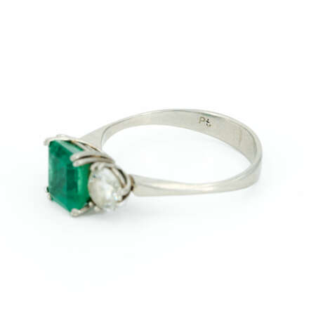 EMERALD-DIAMOND-RING - фото 4