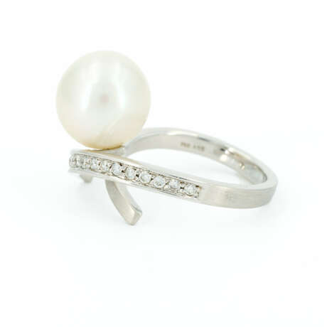 PEARL-DIAMOND-SET: RING, PENDANT AND CLIP-STUD-EARRINGS - photo 3