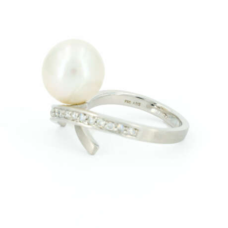 PEARL-DIAMOND-SET: RING, PENDANT AND CLIP-STUD-EARRINGS - photo 6