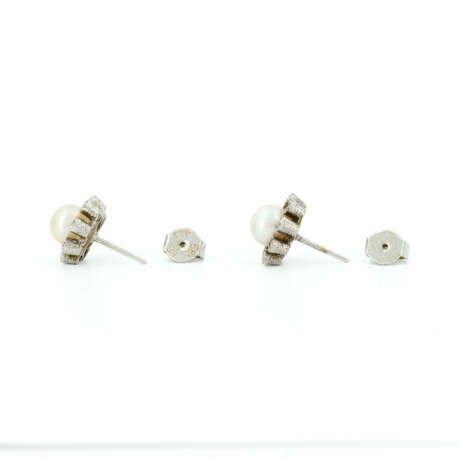 PEARL-DIAMOND-SET: RING, PENDANT AND EAR STUDS - photo 3