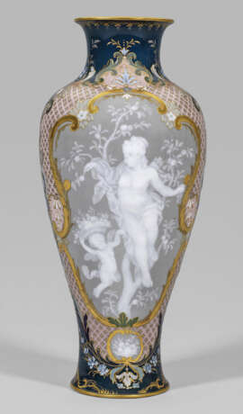 Prachtvolle Vase mit Pâte-sur-pâte-Malerei - photo 1