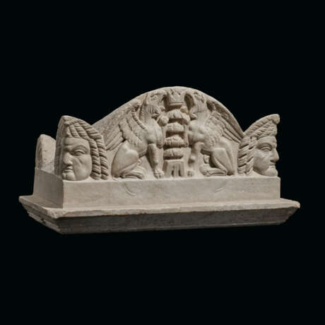 A ROMAN MARBLE CINERARIUM LID - photo 3