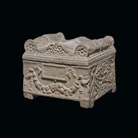 A ROMAN MARBLE CINERARY URN - фото 5