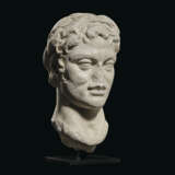 A ROMAN MARBLE HEAD OF A SATYR - Foto 2