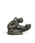 Осветительные приборы. A ROMAN BRONZE OIL LAMP