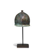 Etruskische Zivilisation. AN ITALIC BRONZE MONTEFORTINO HELMET