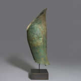 A GREEK BRONZE GREAVE - photo 5