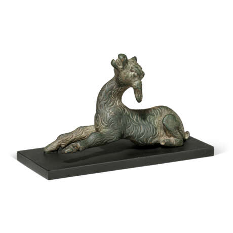 A GREEK BRONZE RECUMBENT GOAT - photo 2