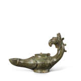 A ROMAN BRONZE OIL LAMP - Foto 2